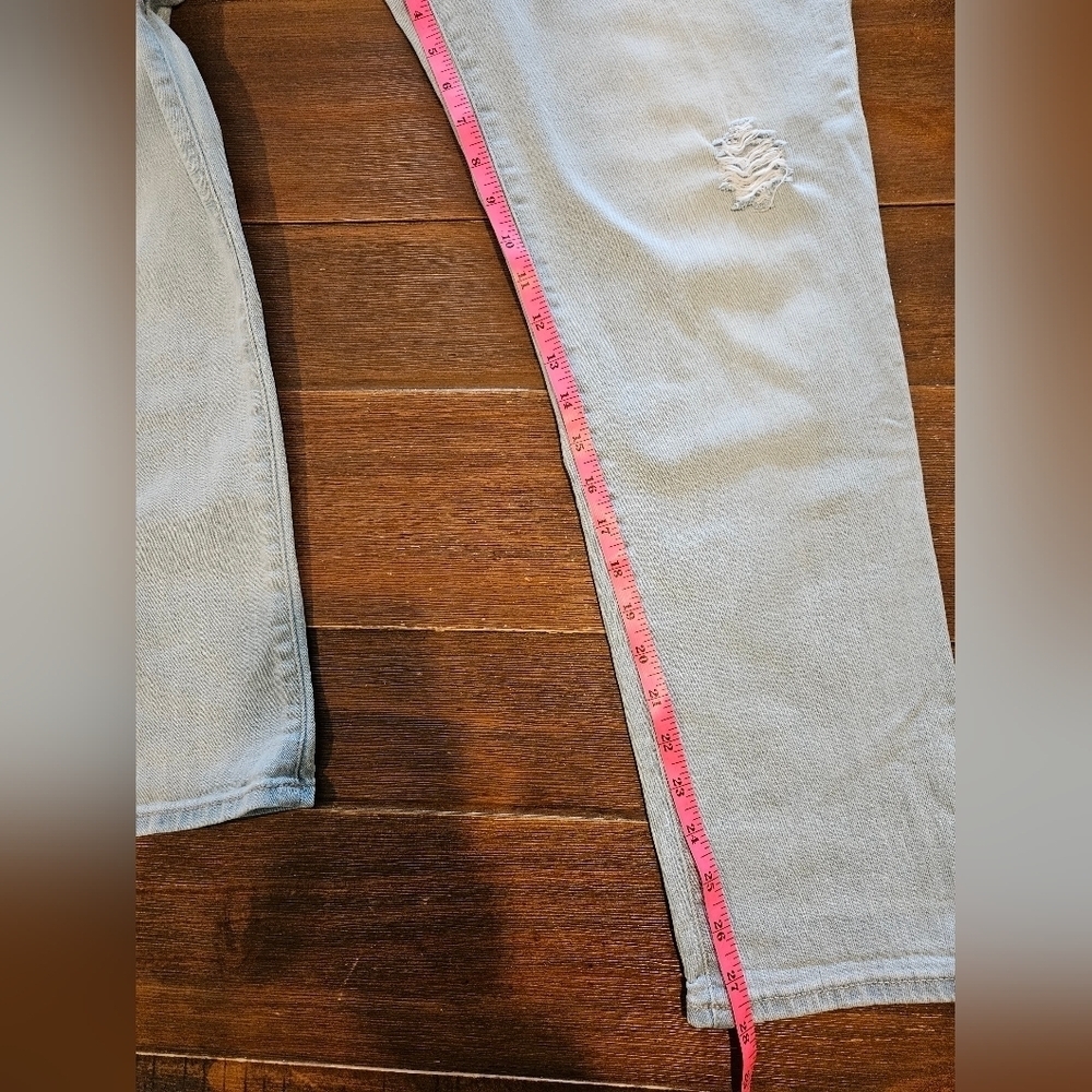 GAP WOMEN'S GIRLFRIEND MID-RISE LIGHT WASH DISTRESSED DENIM JEANS SIZE 29 - Picture 10 of 11